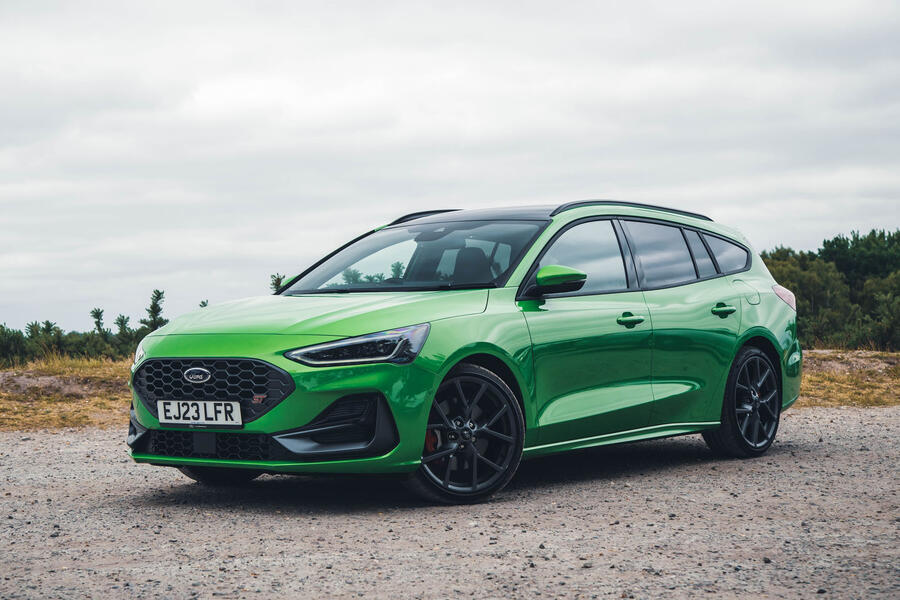 Ford Focus ST estate front quarter static