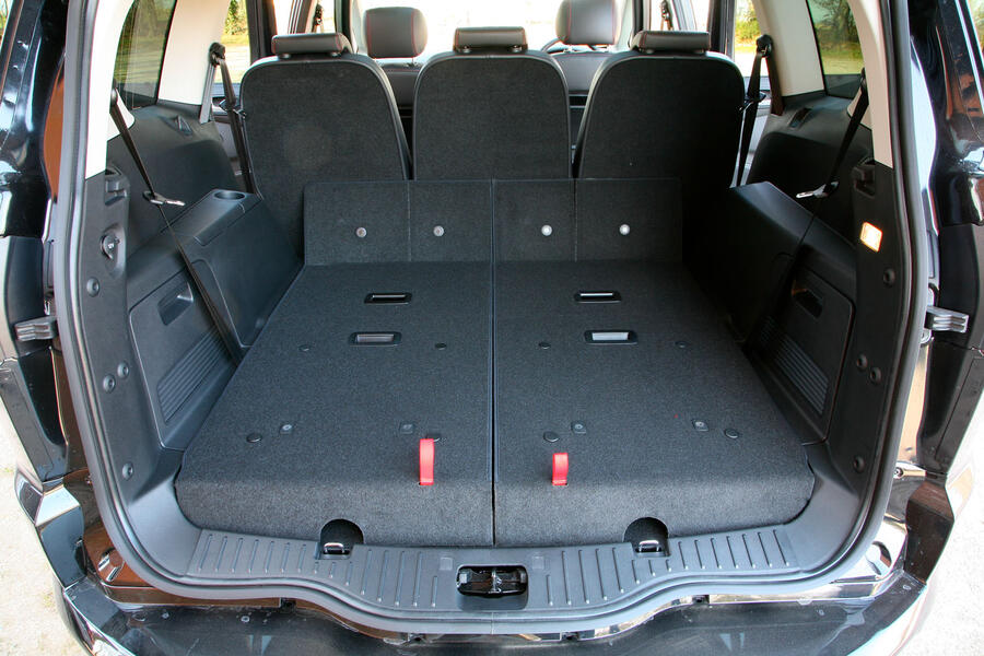 Ford S-Max boot