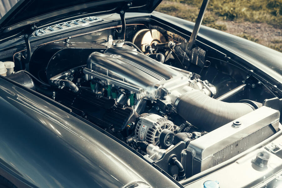 Frontline MGB LE60 engine bay