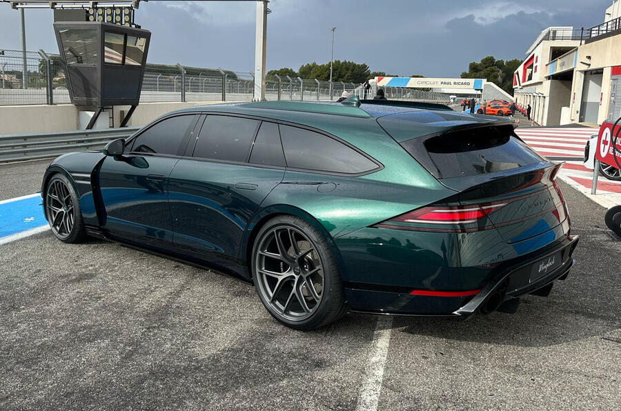 Genesis G90 Wingback