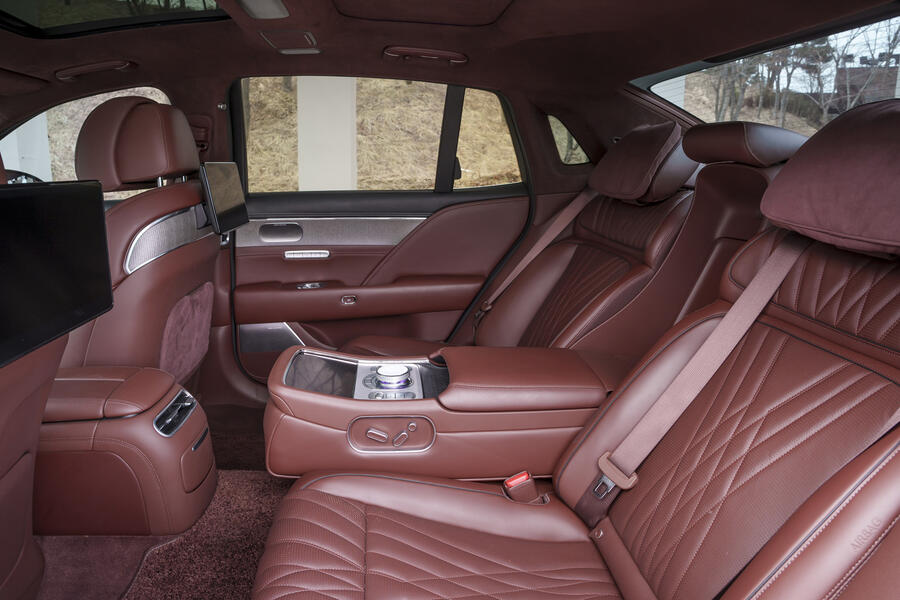 Genesis g90 rear interior 1