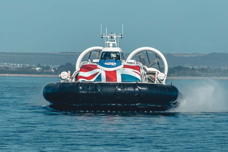 Griffon hoverwork 12000td hovercraft front