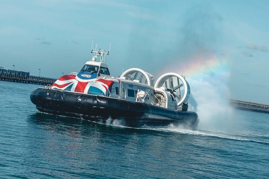 Griffon hoverwork 12000td hovercraft on water lead