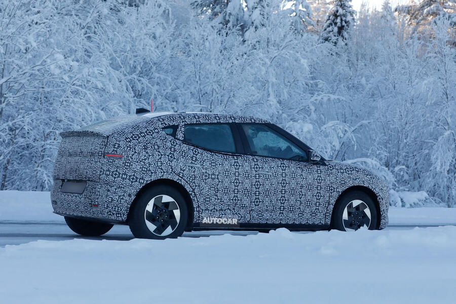 Hyundai Ioniq 3 in camo &ndash; rear quarter