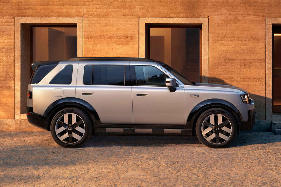 Freelander 8 – side