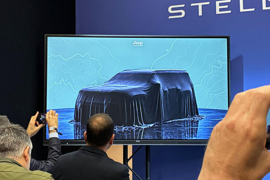 Next-gen Jeep Renegade teaser