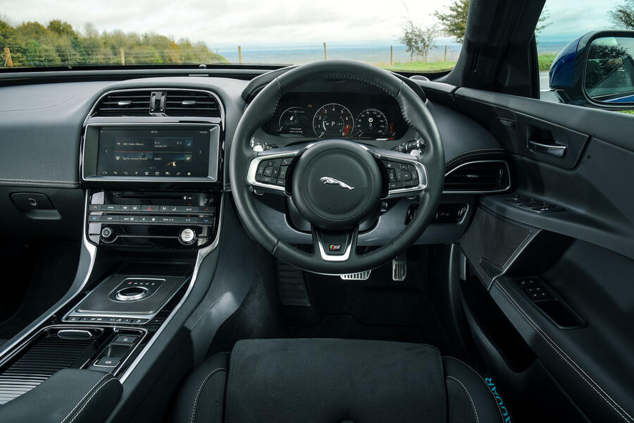 2017 Jaguar XE S interior