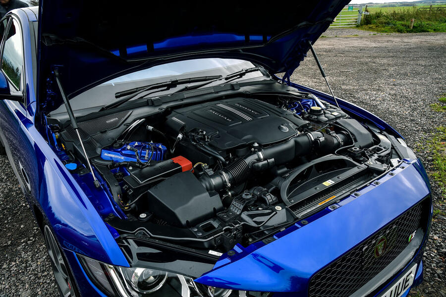2017 Jaguar XE S engine
