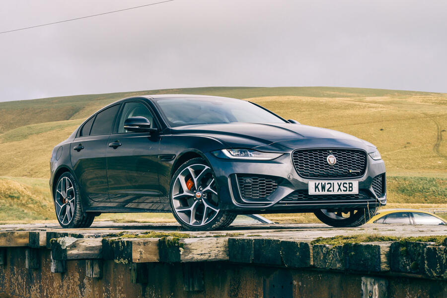 Jaguar XE facelift &ndash; front quarter