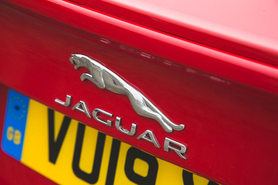 Jaguar xe badge
