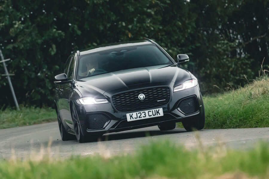 Jaguar XF Sportbrake cornering – front