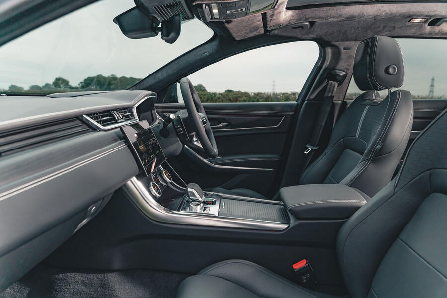 Jaguar XF Sportbrake interior