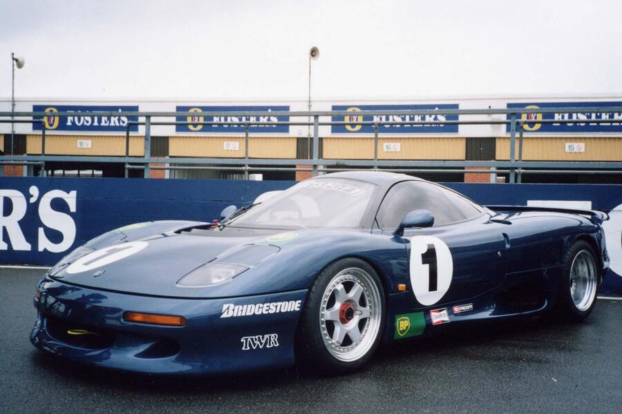 Jaguar xjr 15 front three quarter static