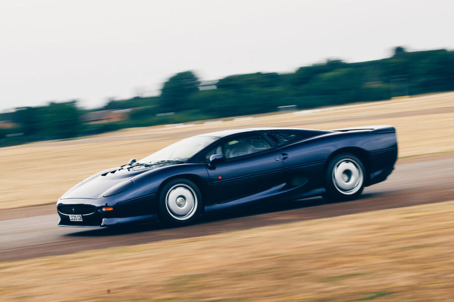 Jaguar XJ220