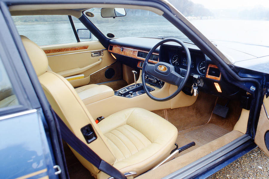 Jaguar xjs interior