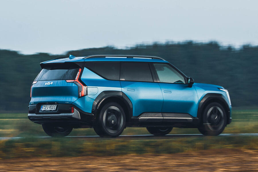 Kia EV9 rear quarter tracking