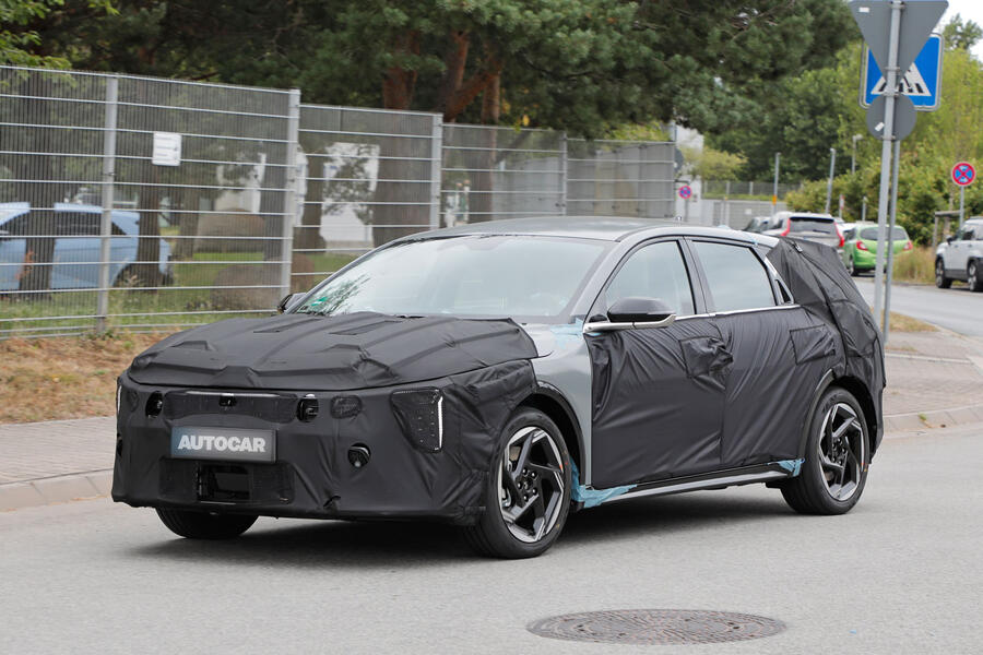 kia k4 hatch camo front quarter
