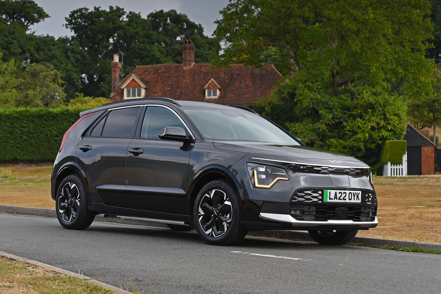 Kia niro ev 2022 front quarter static