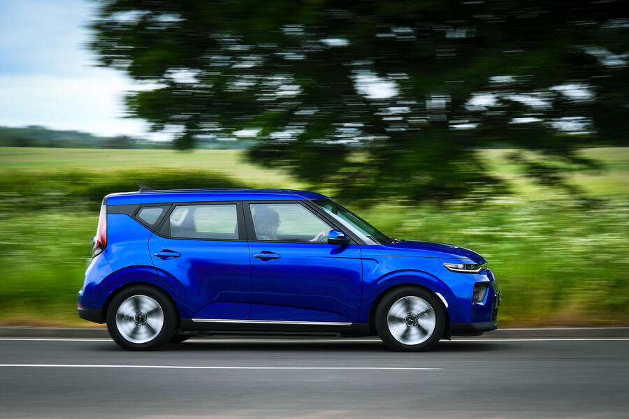 Kia soul ev review 2023 02 panning 0