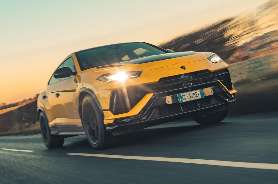 Lamborghini urus performante 2023 01 front tracking