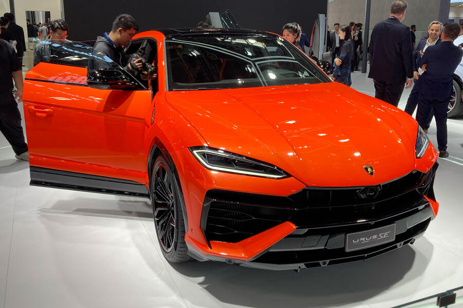 Lamborghini Urus SE at Beijing motor show â€“ front