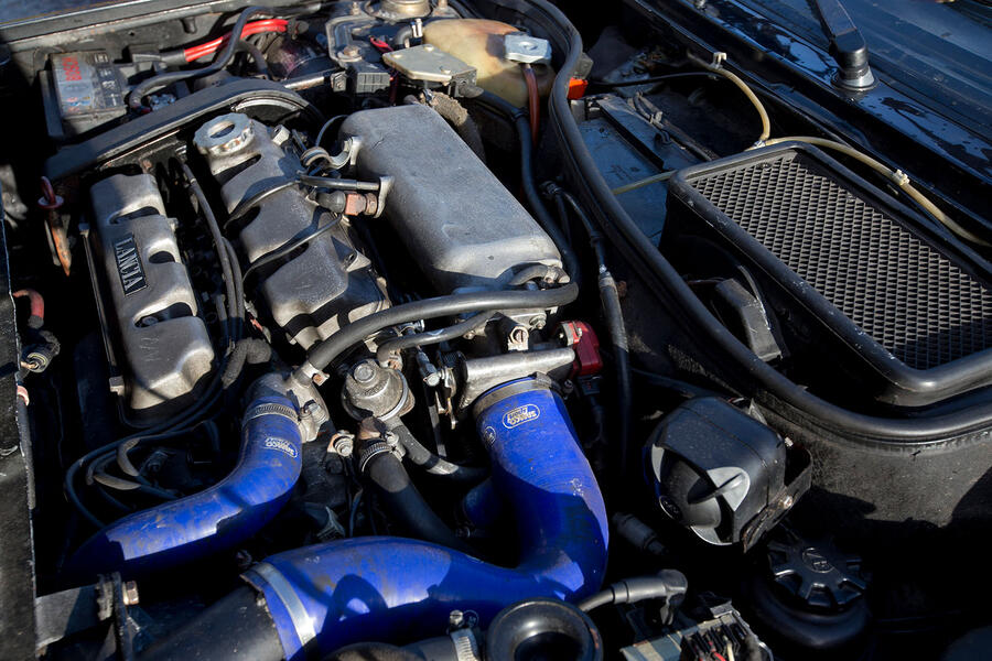 Lancia delta hf integrale engine bay