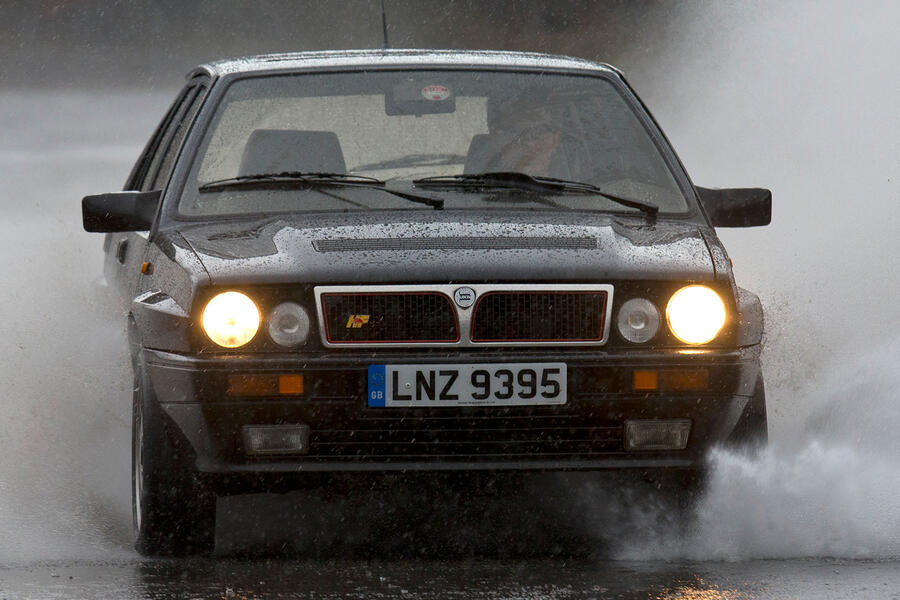 Lancia delta hf integrale front puddle