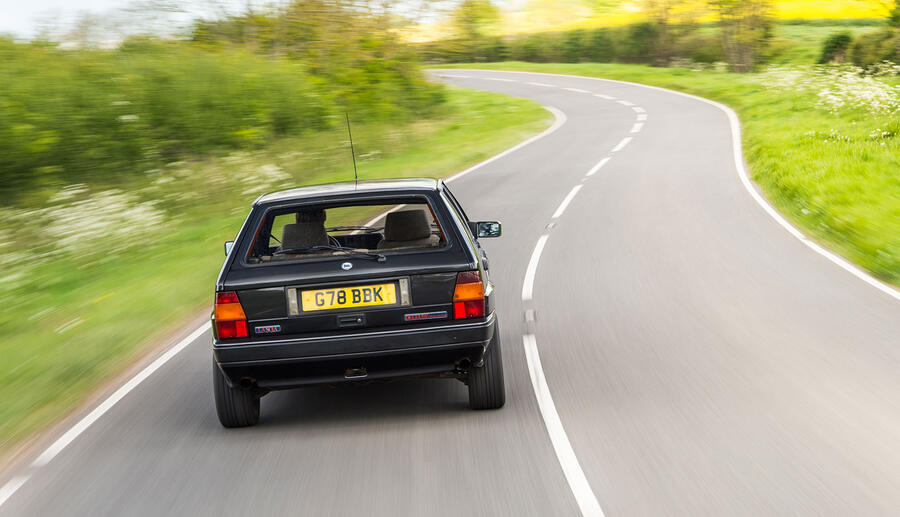 Lancia_Integrale_classic_car