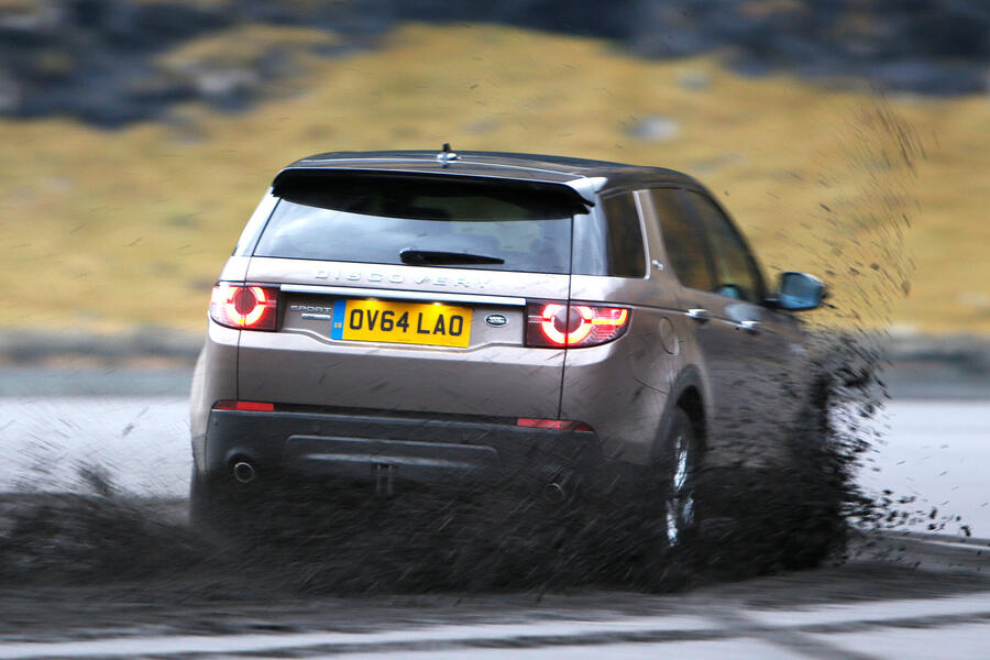Land rover discovery sport 2014 rear quarter tracking
