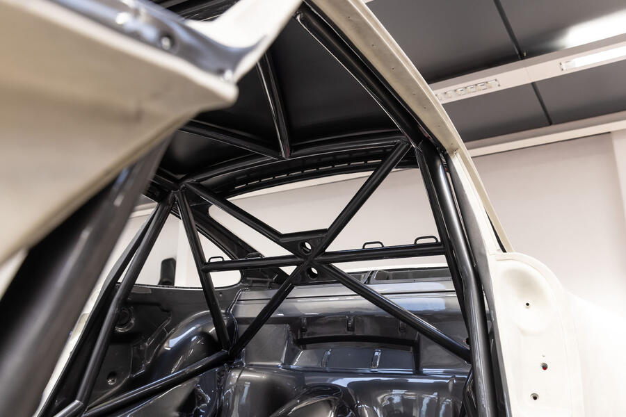 Lanzante Tag Porsche 911 rollcage
