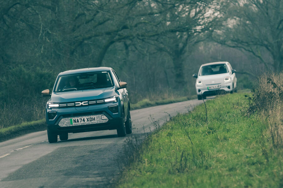 Leapmotor T03 following Dacia Spring