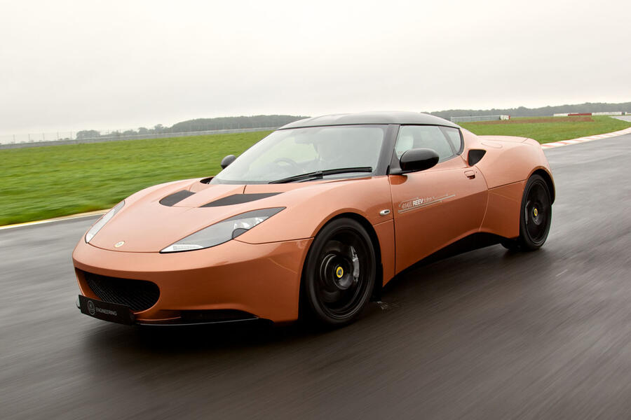 Lotus Evora 414E driving on track