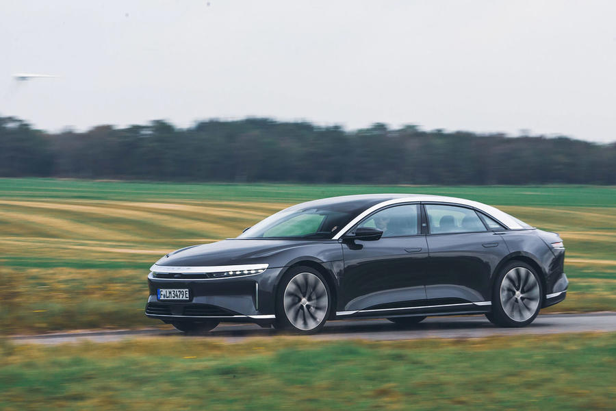 Lucid air 2023 review 017 panning 0