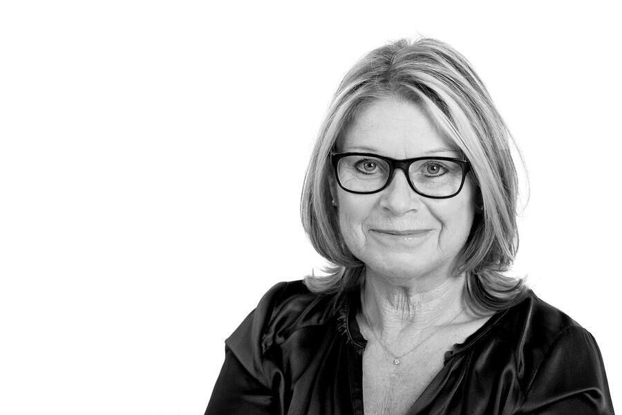 Lynda ennis headshot