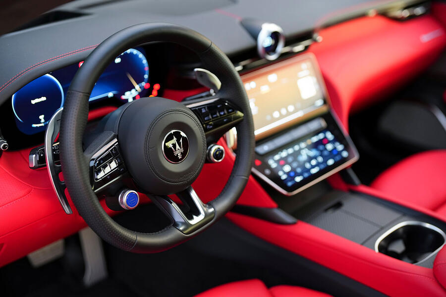 Maserati granturismo trofeo uk review 2023 08 interior 0