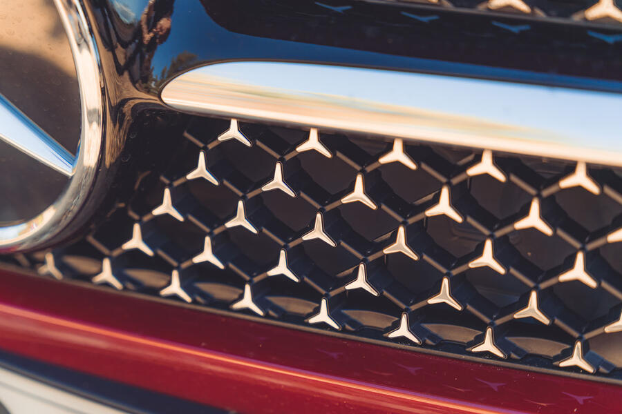 Mercedes B200 grille close-up