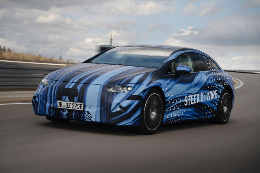 Mercedes EQS facelift in camo