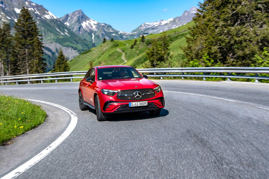Merecedes glc300 coupe review 202304 tracking corner 0