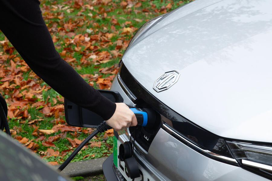MG 5 EV charging