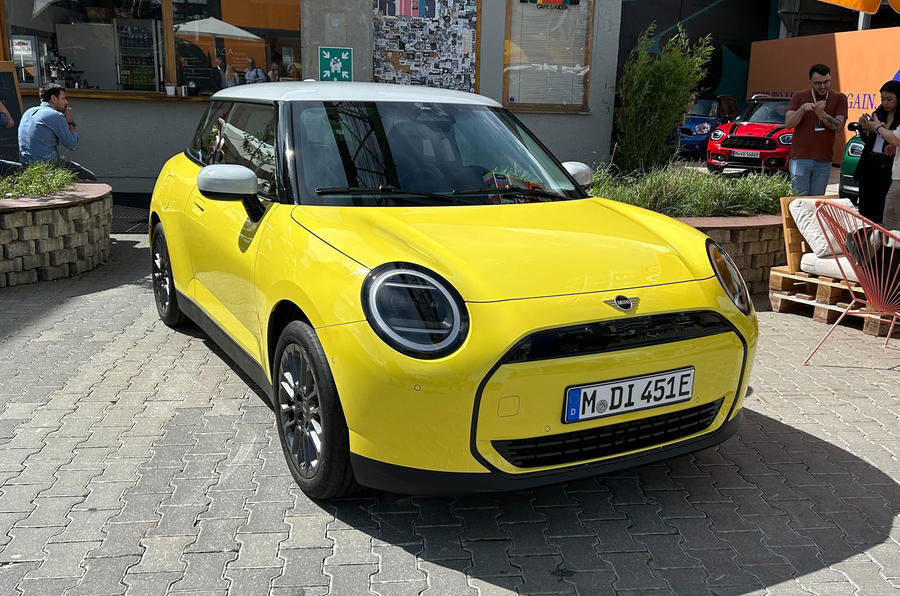 2024 Mini Cooper elétrico – dianteiro