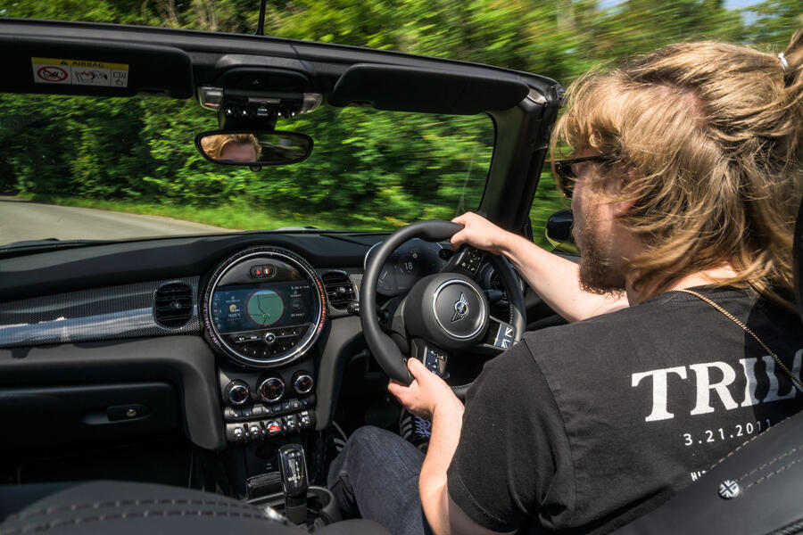 Mini Convertible &ndash;&nbsp;driving