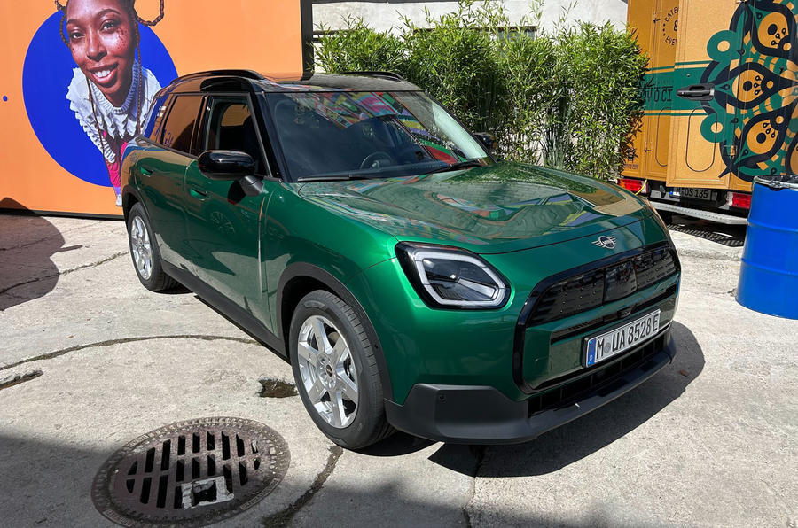 Mini Countryman front quarter