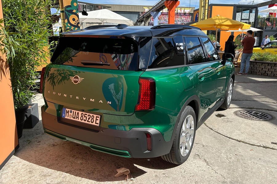 Mini Countryman 2024 green rear quarter