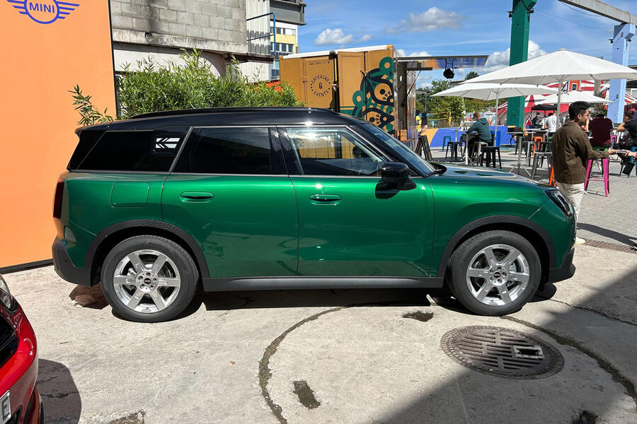 Mini Countryman 2024 green side
