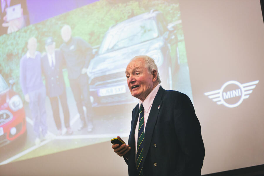 汽车读者参观迷你牛津工厂，独家Paddy Hopkirk问答