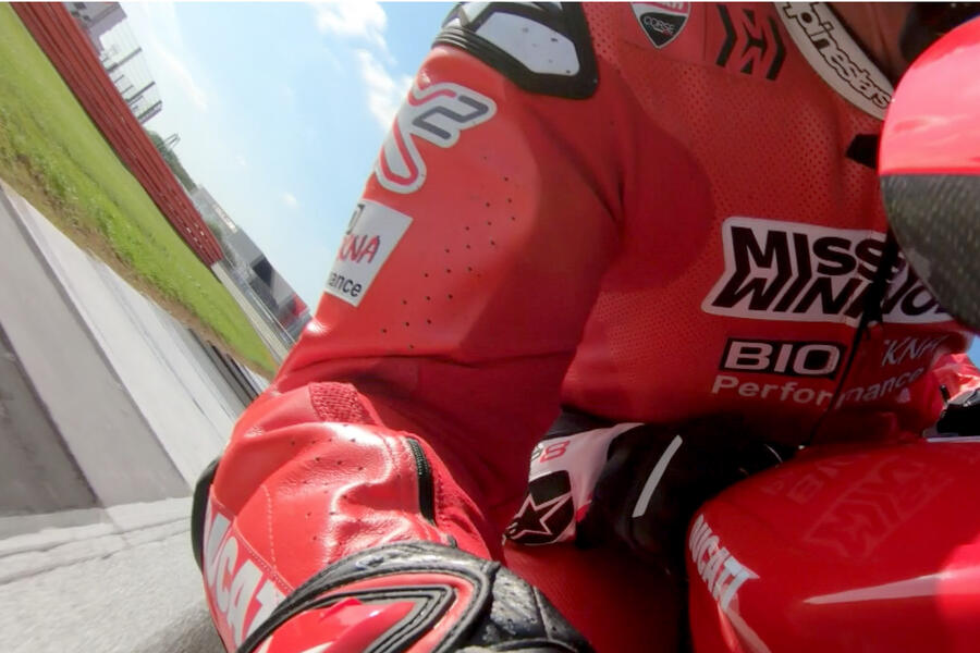 Motogp 2 seat corner
