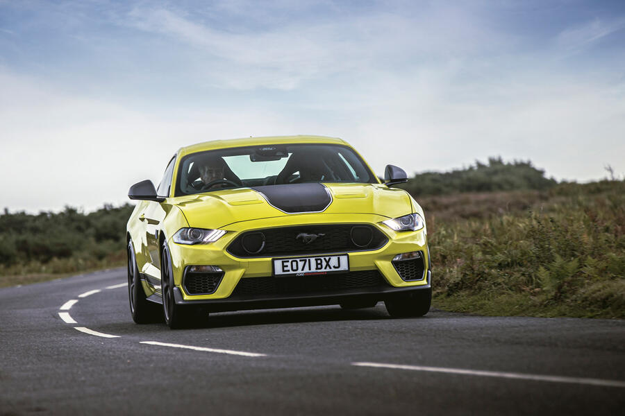 BMW M3 对比奥迪 RS3，四驱运动房车对决