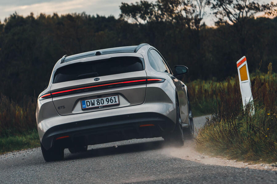 Nio ET5 Touring cornering – rear