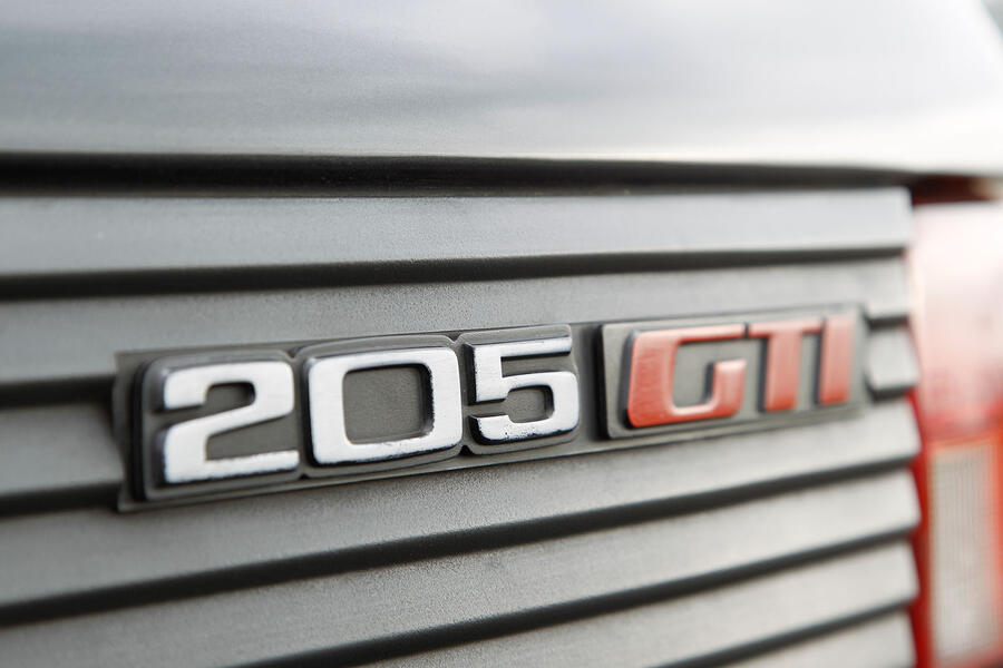 Peugeot 205 gti badge