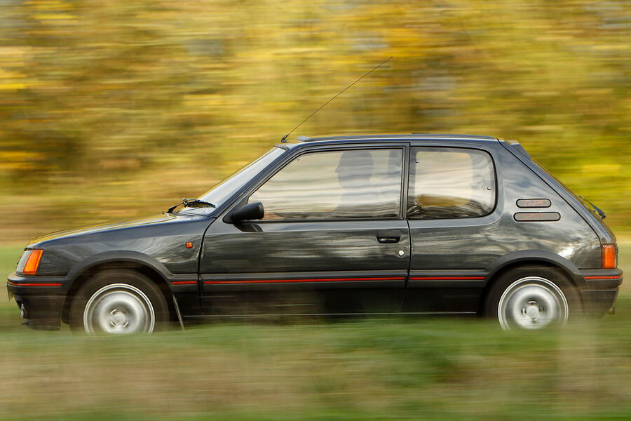 Peugeot 205 gti left side